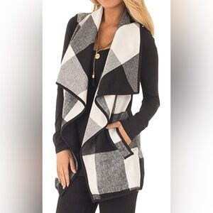 Yacun Black and White Checkered lapel Vest with pockets size small New with tag